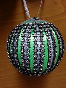 bombka z wstążek i cyrkonii