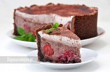 Sernik czekoladowy z truskawkami