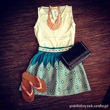 letnio, zmieniłabym może torebkę albo buty ;)