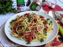 Spaghetti czosnkowe z salami