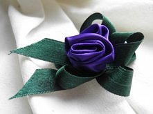 Broszka wstążeczkowa