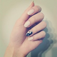 Nudny dzień - pomysł na paznokcie :]