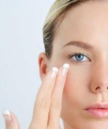 kochane.. od zawsze chyba borykam się z pewnym problemem a mianowicie cholernie blada cera i sino różowe cienie pod oczami.. polećcie jakiś dobry kremik albo chociaż spospby na ...