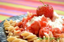 Makaron z twarożkiem i truskawkami 
(przepis po kliknięciu w zdjęcie)

Nie próbowałam, ale bardzo lubię pierożki z truskawkami, a nie zawsze jest czas i chęć na ich przygotowani...