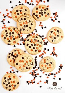 Smocze ciasteczka



Składniki na 16 sztuk
1/2 szklanki masła
1/3 szklanki masła orzechowego lub Nutelli
1/3 szklanki cukru
1/3 szklanki cukru brązowego
1 jajko
1 łyżeczka wanil...