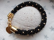 czarna w złote kropki