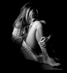 (13)...i wtedy przychodziły łzy i smutek  by zadrwić z jej cudownej osobowości,wyśmiać jej silny charakter, zniszczyć długo układane plany na przyszłość, skłonić jej duszę do sm...