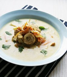 zupa curry z kurczakiem,bananem i mlekiem kokosowym