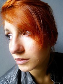 Kolejne zdjęcie sprzed zimy. :) Amiś wąchał cebulę żeby mi płakać. xD Takie poświęcenie. :) Moja Ruda Dama. ;p 

Zapraszam na moją stronkę! Tam jest wieeele więcej moich zdjęć, ...