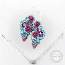 Kolczyki wykonane techniką ręcznego haftu sutasz (soutache) z kulkami jadeitu, koralikami Fire Polish drobnymi koralikami TOHO. Bigle posrebrzane. Od spodu podklejone cienkim fi...