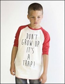 Studio Agama - Don't grow up Kid's (red)