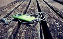 Słysząc muzykę w uszach na ...