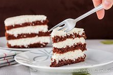 Biszkopt kakaowy z masą kokosową