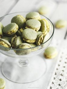 Francuskie makaroniki z kremem pistacjowym