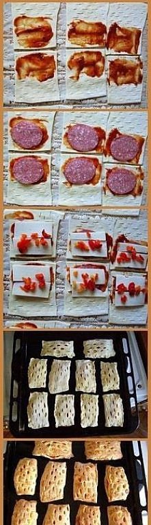 składniki : 
-ciasto francuskie ,
-sos pomidorowy ,
-salami ,
-ser ,
-kawałki papryki , 
- można do tego dodać pieczarki .