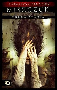 Julia budzi się w tajemniczym szpitalu. Nie poznaje własnego odbicia, nie pamięta, jak się tu znalazła. Z czasem dowiaduje się, że cała jej rodzina zginęła w pożarze. Jedynie Ju...