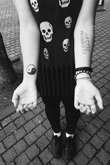<33