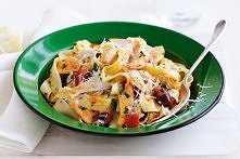 Chicken and tomato pesto pappardelle
