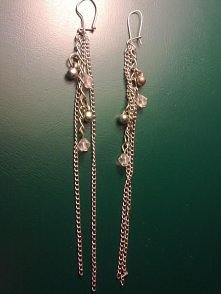 kolczyki z 3 kawałków łańcuszka i kilku koralików