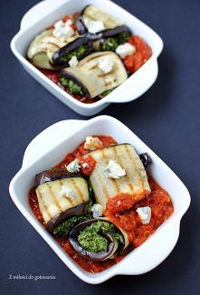 Roladki z bakłażana ze szpinakiem i gorgonzolą w sosie pomidorowymSkładniki (na 2 porcje, po 3 roladki każda):

1 bakłażan
300 g mrożonego szpinaku
50-70 g gorgonzoli dolce
ząbe...