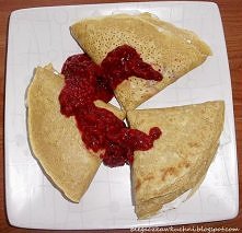 Składniki na 1 porcję- 3 naleśniki:
- pół szklanki mąki pełnoziarnistej (z trzech ziaren lub pszennej pełnoziarnistej)
- pół szklanki mleka (u mnie sojowe)
- jajko
- 1/3 łyżeczk...