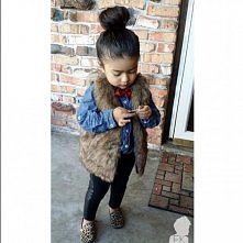 mmmm : )) 
ślicznaaa ! stylówa jest mega ! : P