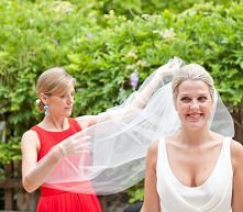 Sezon ślubny zbliża się wielkimi krokami. Niektórzy odczuwają oddech letniej gorączki na swoim karku. Celem zakusów, jak co roku, jest czerwiec - podobno najbardziej oblegany pr...