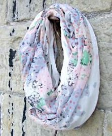 Biel złamana pastelowymi kwiatami? Czemu nie :) Uwielbiam takie połaczenie - już dostępne na Bella Sisi.