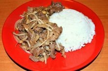 Wołowina w Stylu Kantońskim to rewelacyjna orientalna potrawa