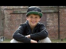 Genialne! 
Cover Eminem ft. Rihanna - The Monster (by. MattyBRaps & Skylar Stecker)