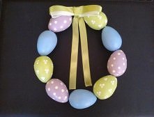 Wianek z jajek 

Więcej na mojej stronie na facebooku! :)