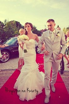 Ślub w bieli i kremie.