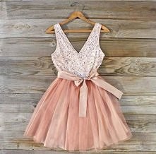 Śliczny kolorek i sukienka też