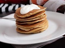 Waniliowo-jogurtowe pancakes pieczone z bananem