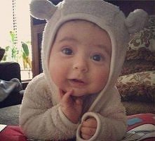 jaki śliczny bobasek :)