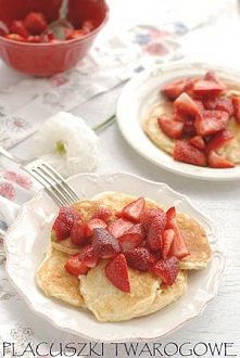 Placuszki twarogowe z truskawkami . ;d
