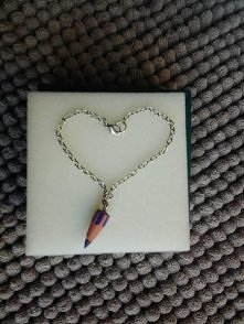 moja ulubiona bransoletka z zawieszką - kredką