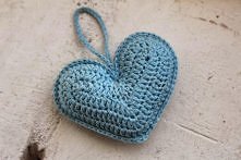 Szydełkowe serduszko - ozdo...