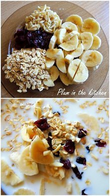 Owsianka bananowa od Ewy Chodakowskiej 



SKŁADNIKI
4 łyżki płatków owsianych
duży banan
350 ml mleka 1,5%
1 łyżka migdałów
1 łyżka żurawiny