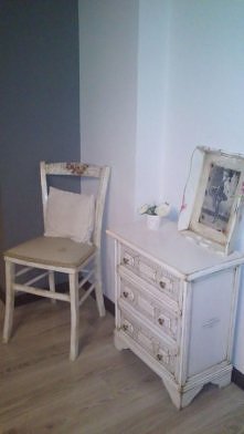 Mała komoda ze szrotu, przerobina na styl shabby chic