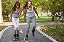 Jeździ ktoś z Was na rolkach? Słyszałam, że świetnie można wyrobić sobie tyłek :D 
Aż chyba wyciągnę moje rolki i zacznę się na nich uczyć jeździć :D