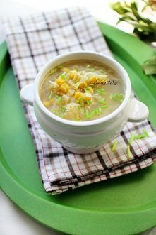 Zupa pietruszkowa z kukurydzą doprawiona indyjskim curry