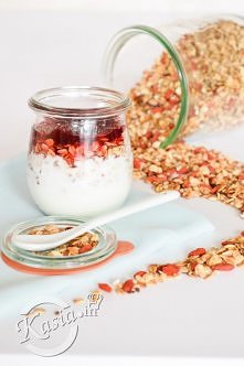 Jak zrobić granolę z jagodami goji? Przepis po kliknięciu w zdjęcie.