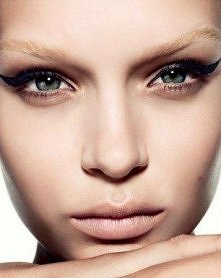 Co należy zrobić przed nałożeniem makijażu, aby LEPIEJ & DŁUŻEJ trzymał się skóry?

Naprawdę polecam te porady ;-)