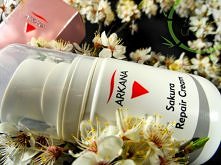 Bogaty krem z wysokim stężeniem ekstraktu z japońskiej wiśni - sakury, który łagodzi podrażnienia i niweluje zaczerwienienia skóry.