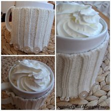 Ocieplacz na kubek z rękawa swetra