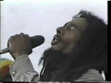 Bob Marley to nie tylko zioło. To człowiek który chciał aby cały świat się zmienił na lepsze chciał pokoju i miłości na świecie...szkoda ze ludzie kiedy słyszą Marley to to myśl...