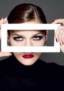 Jak UKRYĆ duży nos makijażem i fryzurą?