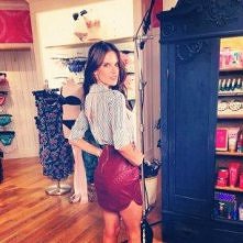 Jak pozować do zdjęć, żeby wyglądać na szczuplejszą niż w rzeczywistości?