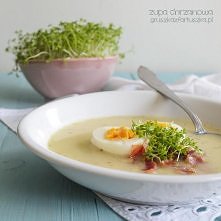 Zupa chrzanowa (inspiracja z bloga: "Gruszka z fartuszka".  Przepis: Składniki: (na 4 porcje) - 700 ml bulionu warzywnego - 3 niezbyt duże ziemniaki - 1 cebula...